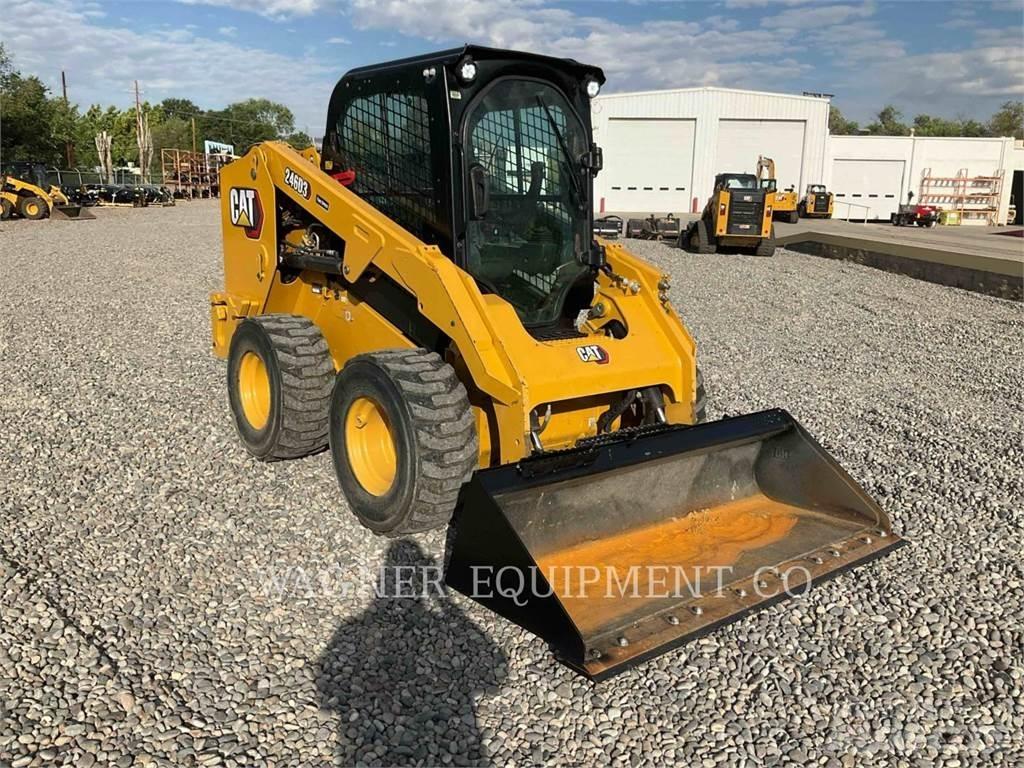 CAT 246D3 لوادر انزلاقية التوجيه