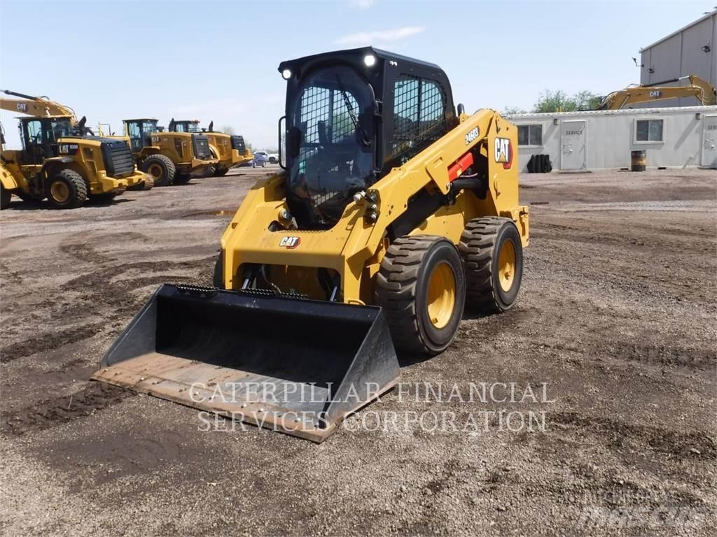 CAT 246D3 لوادر انزلاقية التوجيه