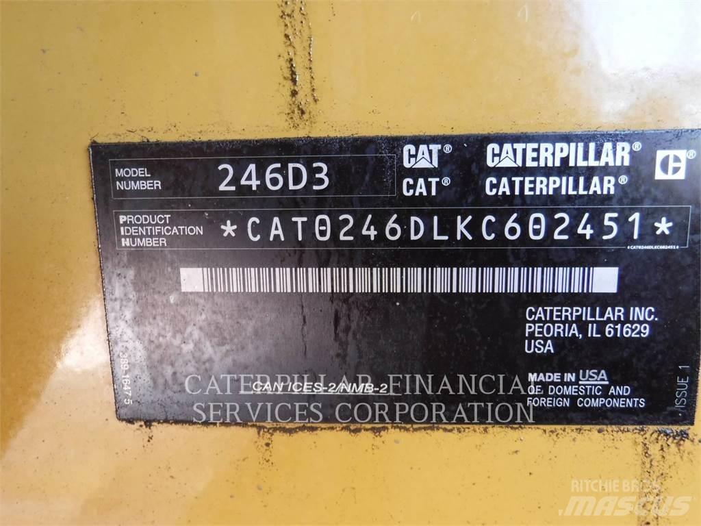 CAT 246D3 لوادر انزلاقية التوجيه