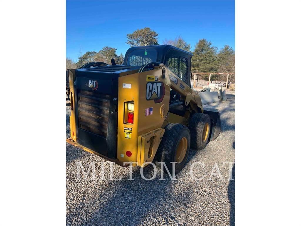 CAT 246D3 لوادر انزلاقية التوجيه