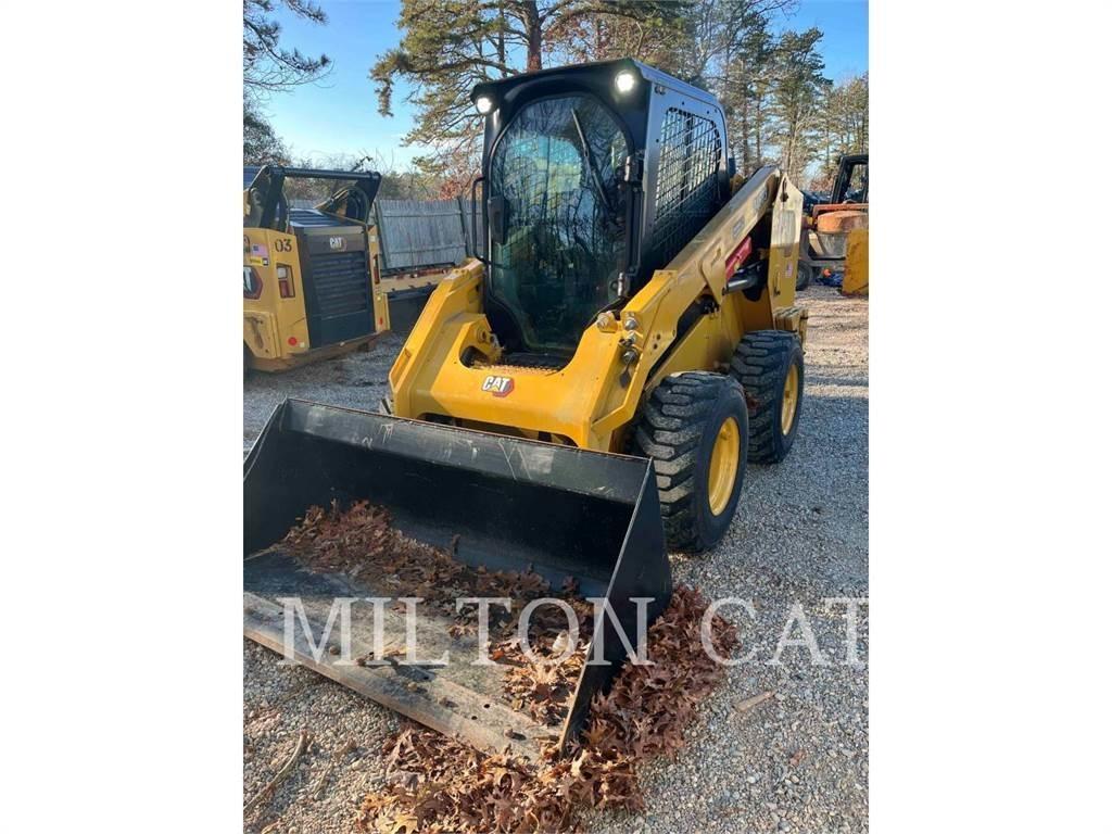 CAT 246D3 لوادر انزلاقية التوجيه