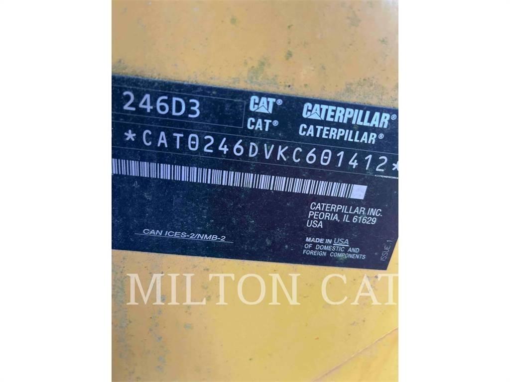 CAT 246D3 لوادر انزلاقية التوجيه
