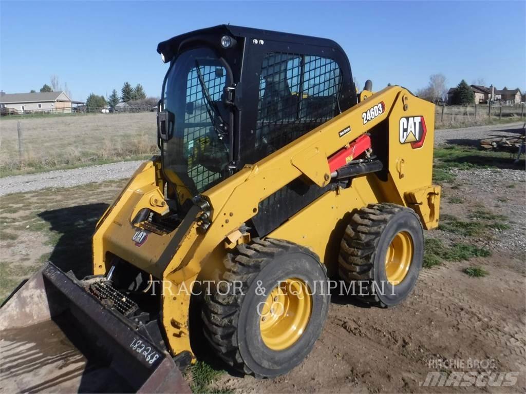CAT 246D3 لوادر انزلاقية التوجيه