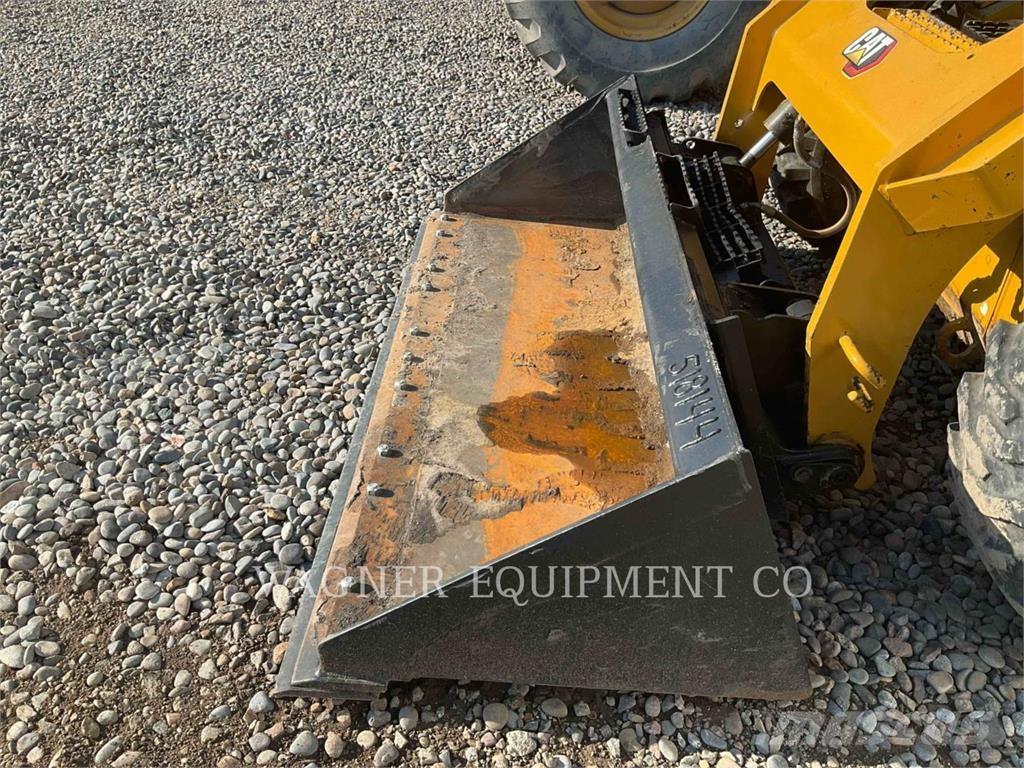 CAT 246D3 لوادر انزلاقية التوجيه