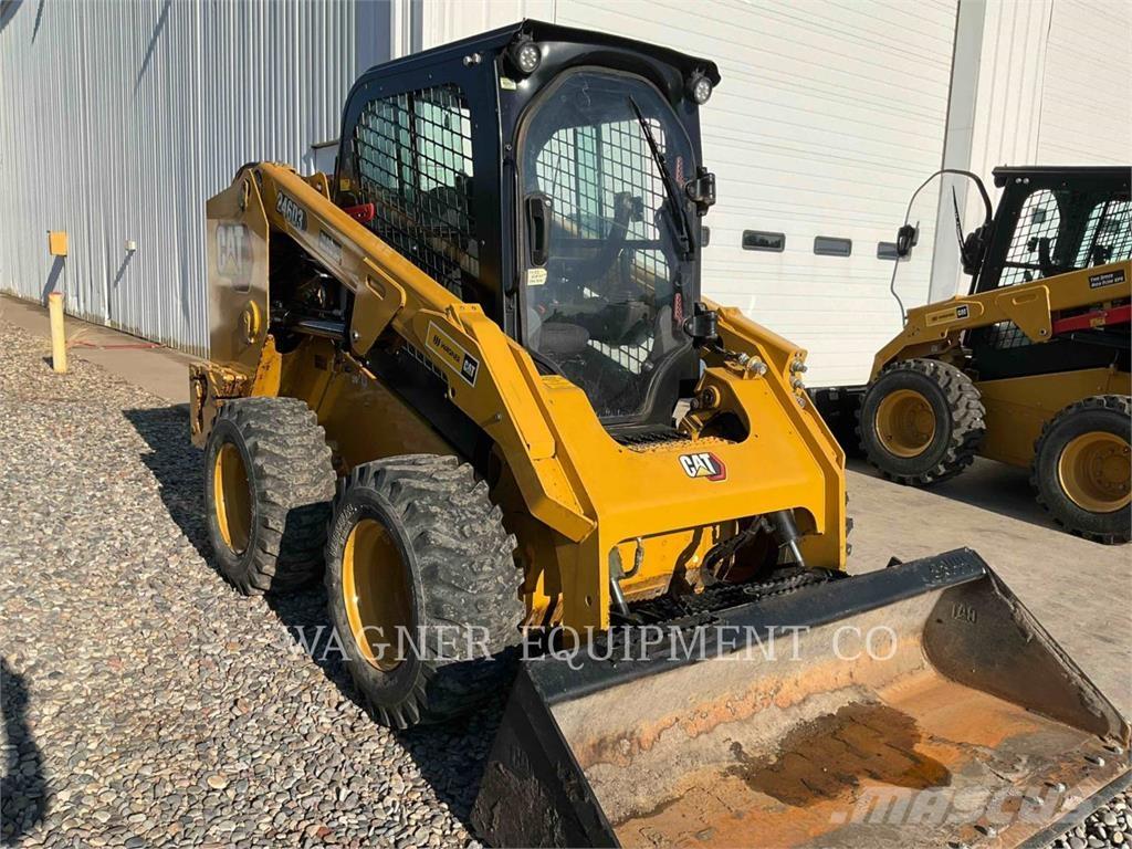 CAT 246D3 لوادر انزلاقية التوجيه