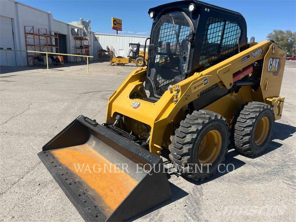 CAT 246D3 لوادر انزلاقية التوجيه