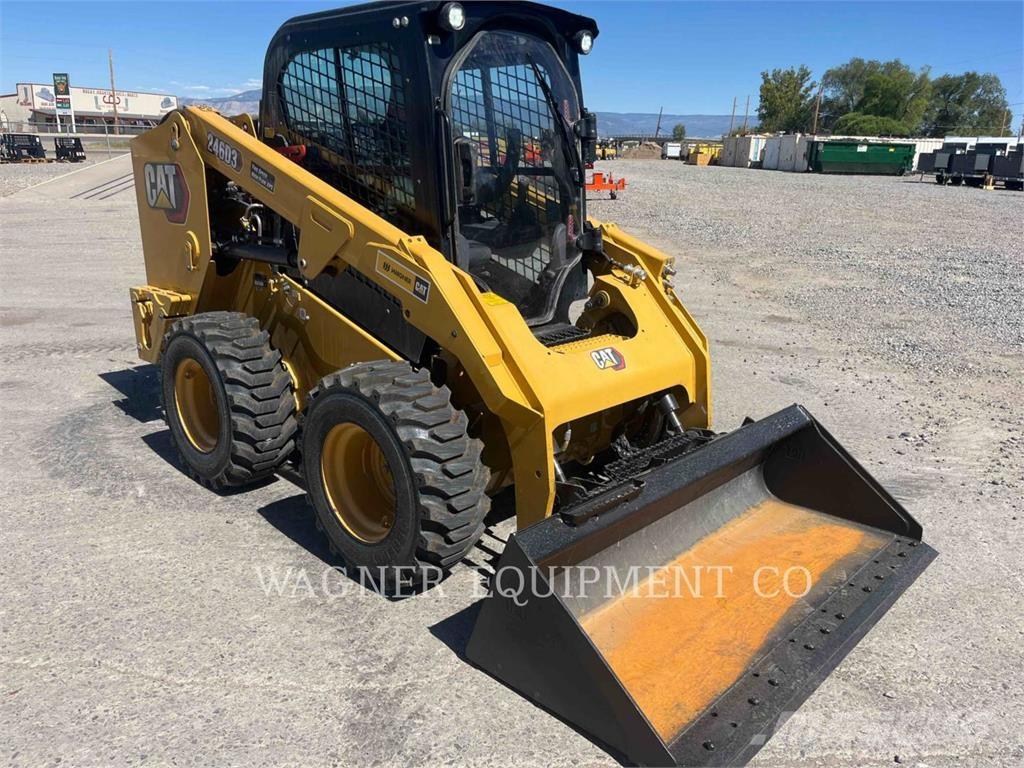 CAT 246D3 لوادر انزلاقية التوجيه