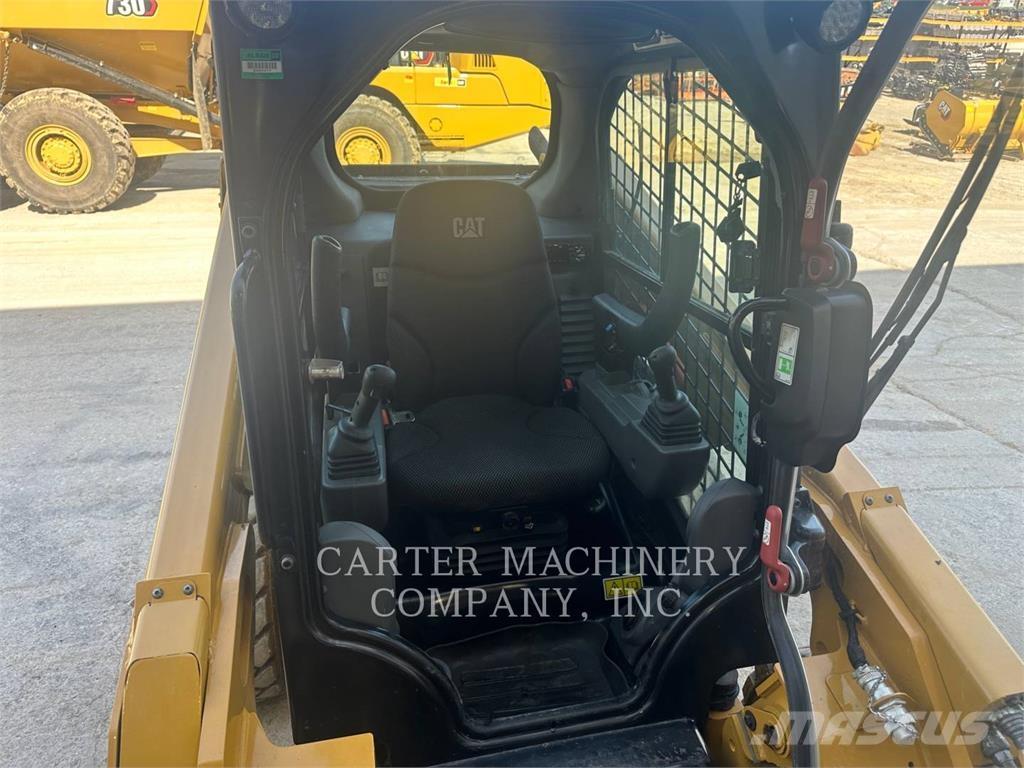 CAT 246D3 لوادر انزلاقية التوجيه