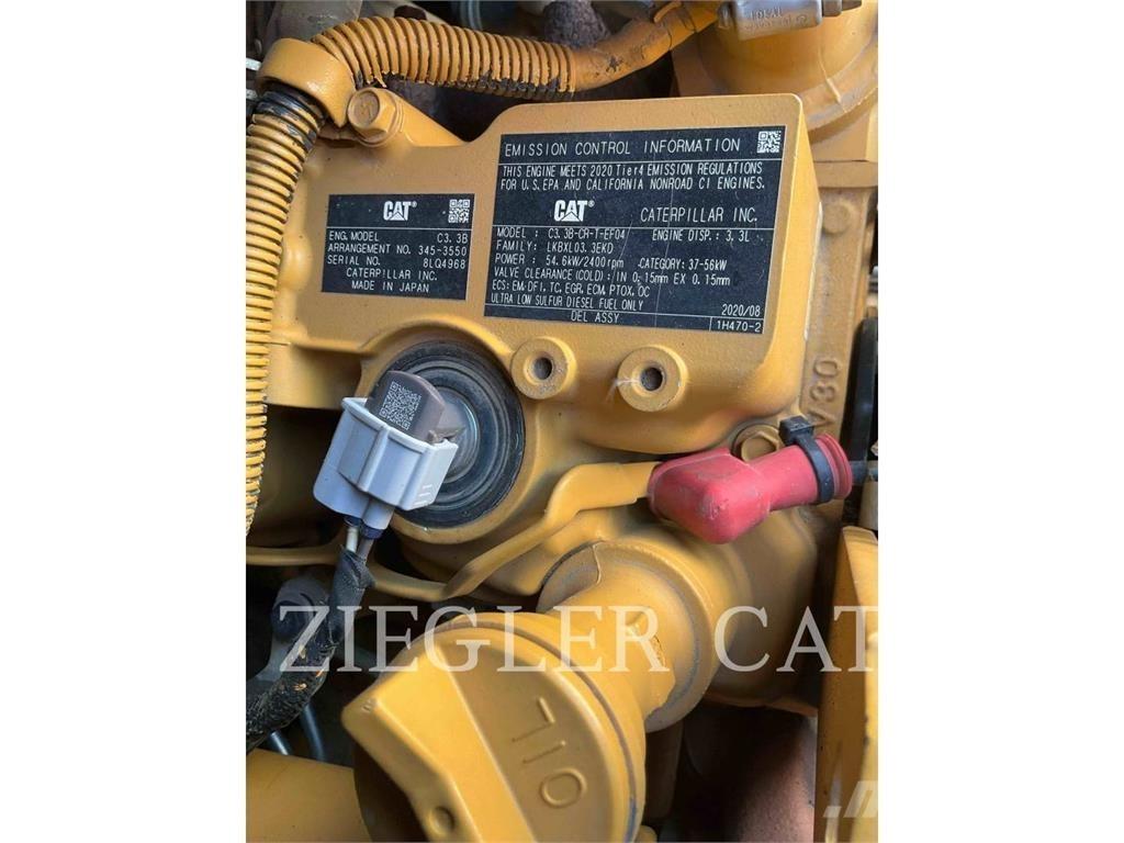 CAT 246D3 لوادر انزلاقية التوجيه
