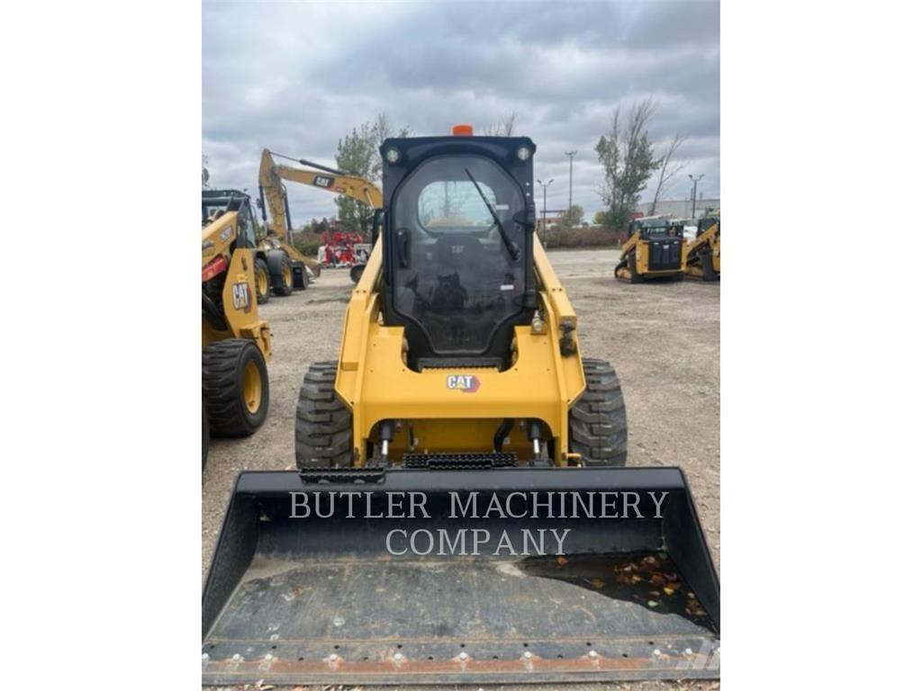 CAT 246D3 لوادر انزلاقية التوجيه