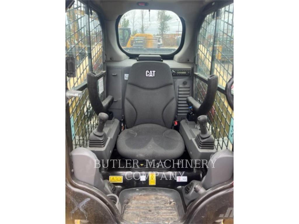 CAT 246D3 لوادر انزلاقية التوجيه