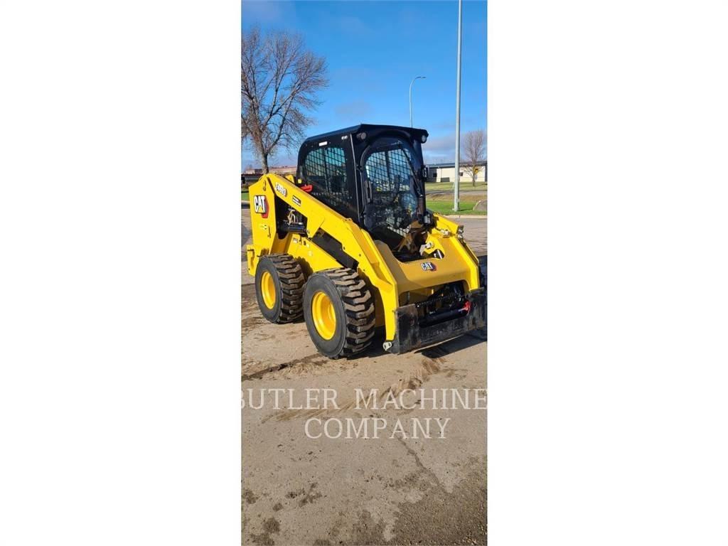 CAT 246D3 C3D3 لوادر انزلاقية التوجيه