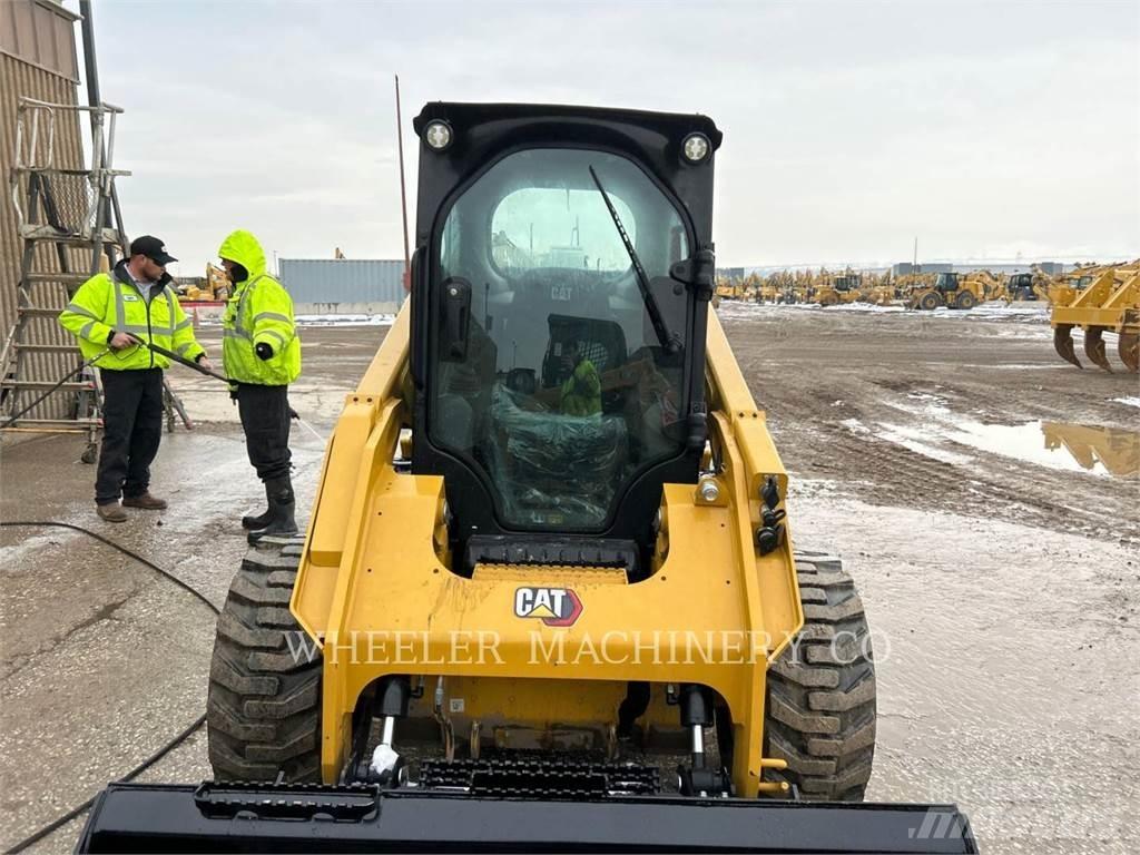 CAT 246D3 C3H2 لوادر انزلاقية التوجيه