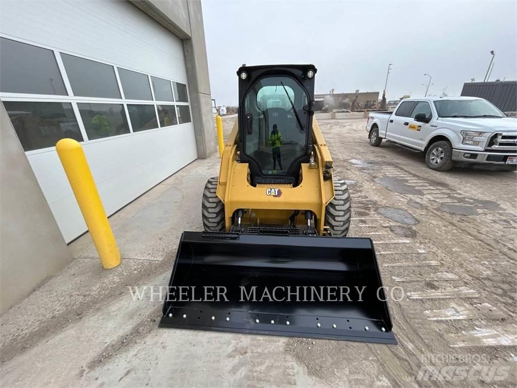 CAT 246D3 C3H2 لوادر انزلاقية التوجيه