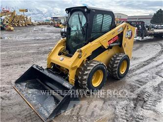CAT 246D3 C3H2 لوادر انزلاقية التوجيه