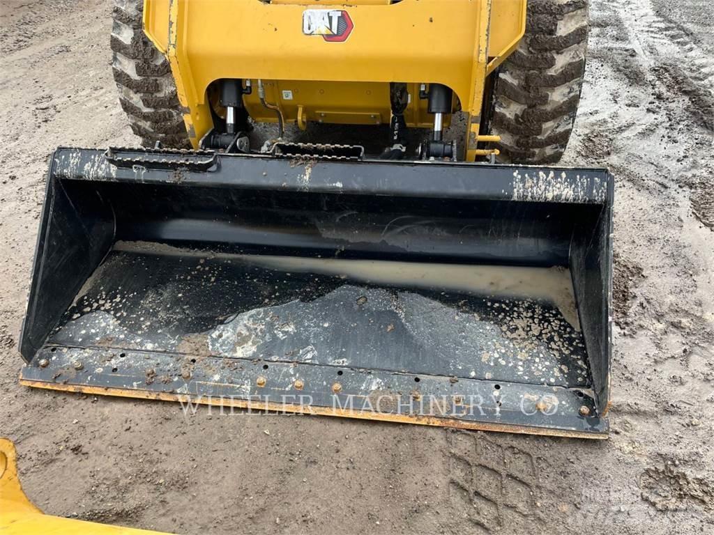 CAT 246D3 C3H2 لوادر انزلاقية التوجيه