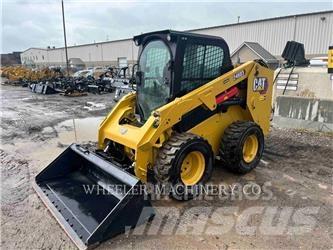 CAT 246D3 C3H2 لوادر انزلاقية التوجيه