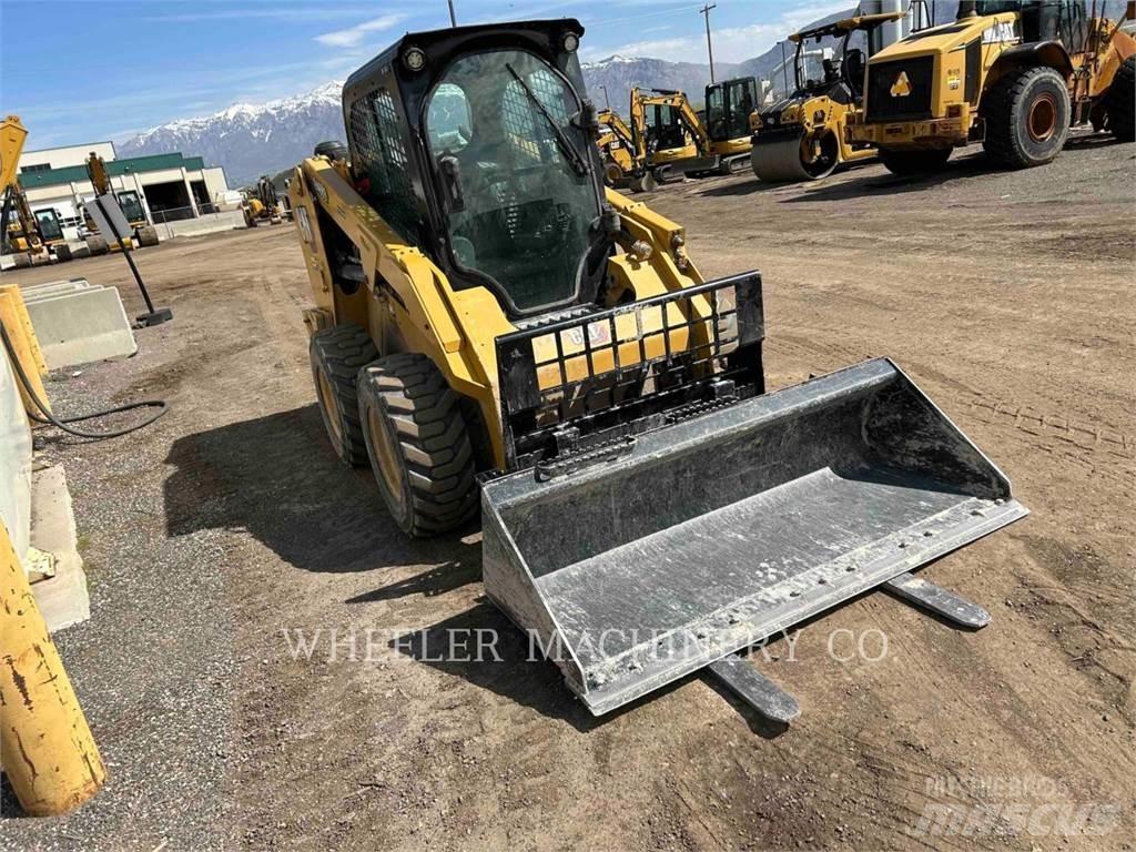 CAT 246D3 C3H2 لوادر انزلاقية التوجيه