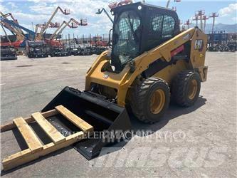 CAT 246D3 C3H2 لوادر انزلاقية التوجيه