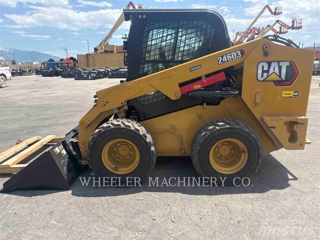 CAT 246D3 C3H2 لوادر انزلاقية التوجيه