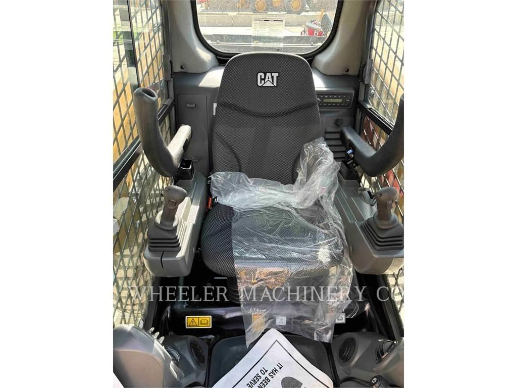 CAT 246D3 C3H2 لوادر انزلاقية التوجيه