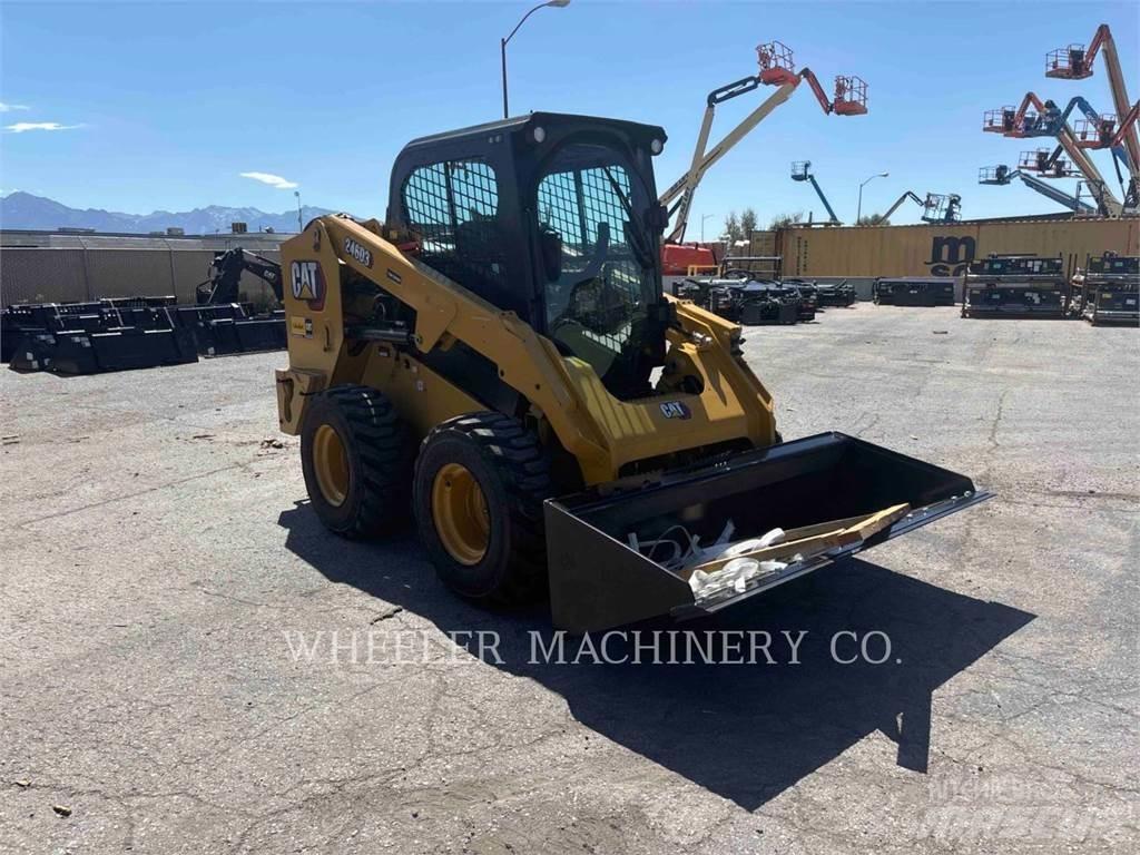 CAT 246D3 C3H2 لوادر انزلاقية التوجيه