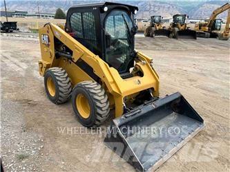 CAT 246D3 C3H2 لوادر انزلاقية التوجيه