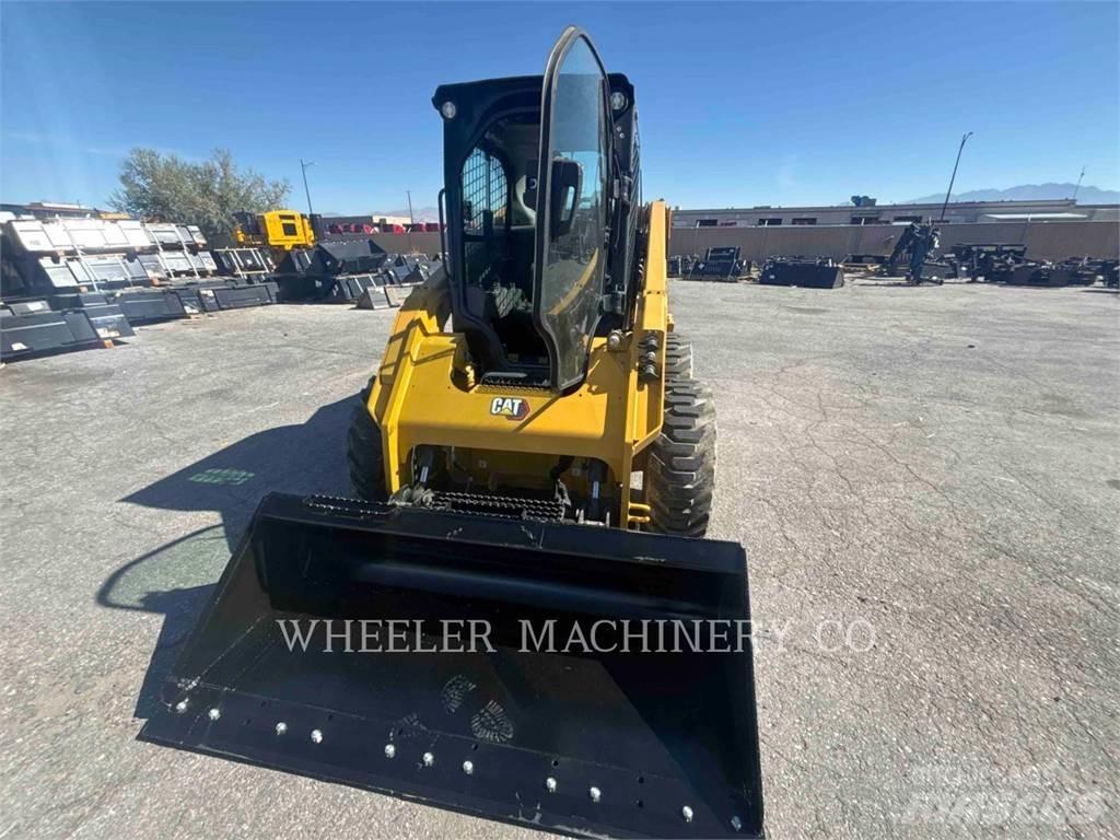 CAT 246D3 C3H2 لوادر انزلاقية التوجيه
