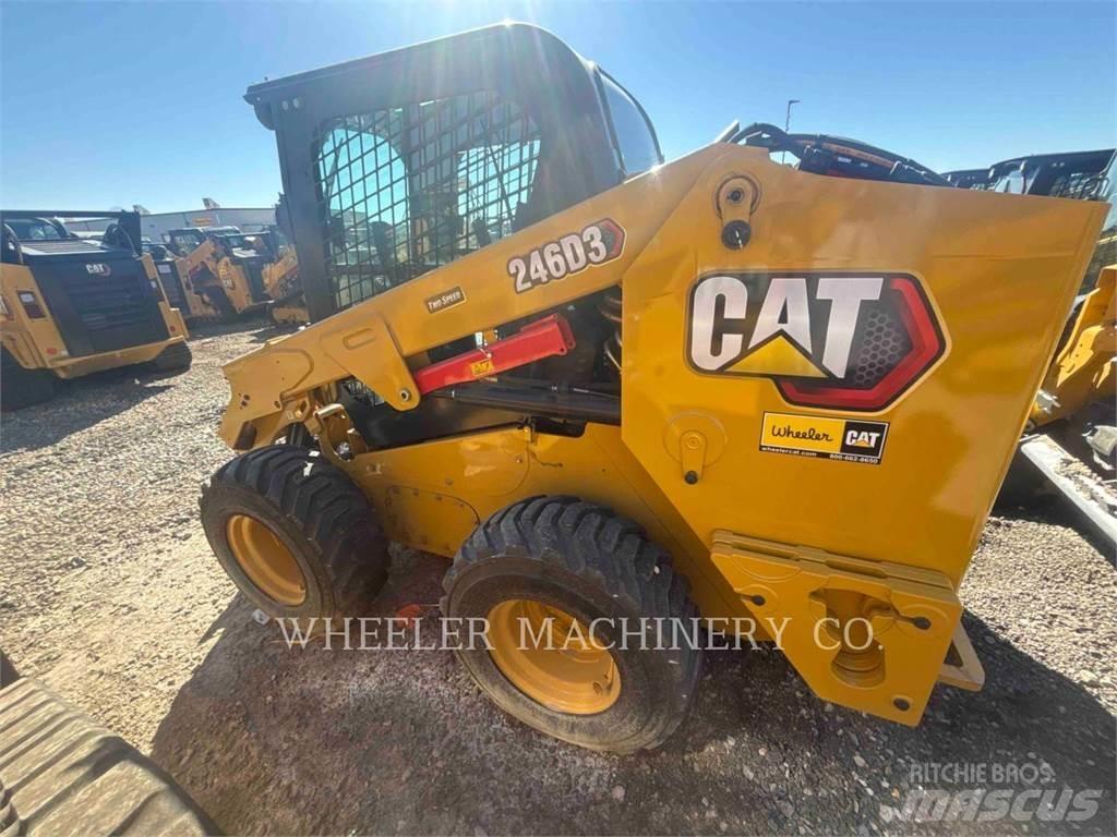 CAT 246D3 C3H2 لوادر انزلاقية التوجيه