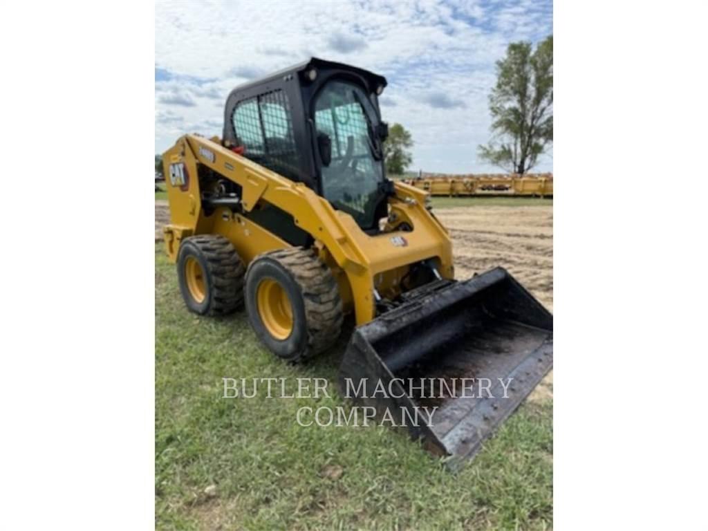 CAT 246D3 C3H2 لوادر انزلاقية التوجيه