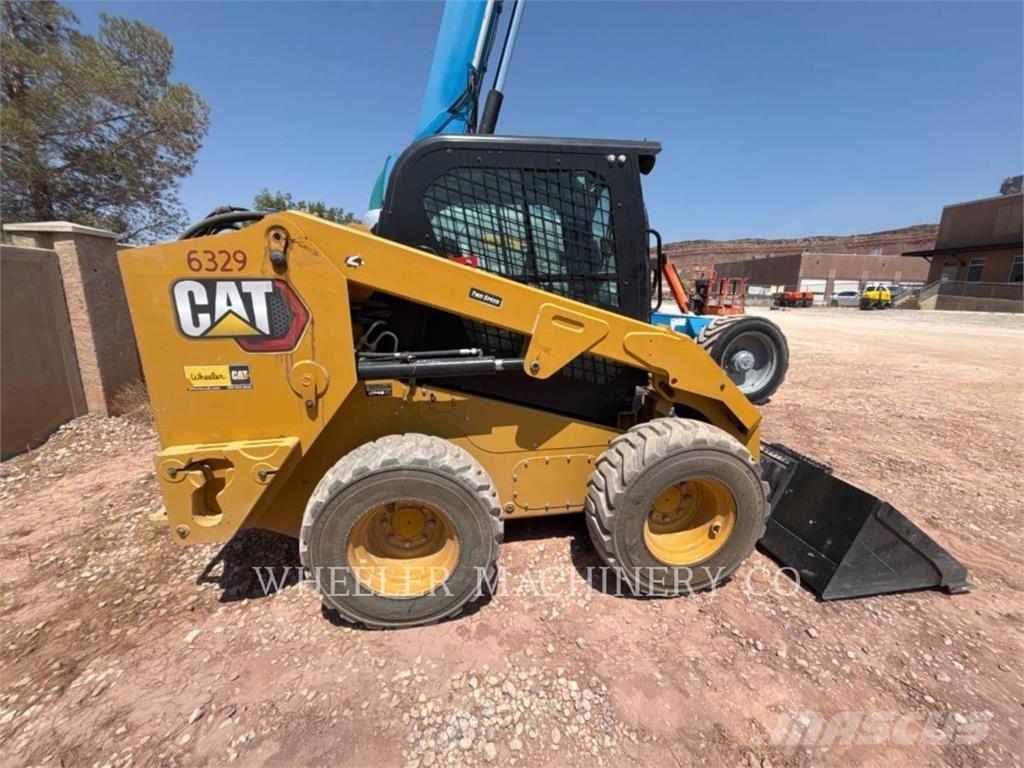 CAT 246D3 C3H2 لوادر انزلاقية التوجيه