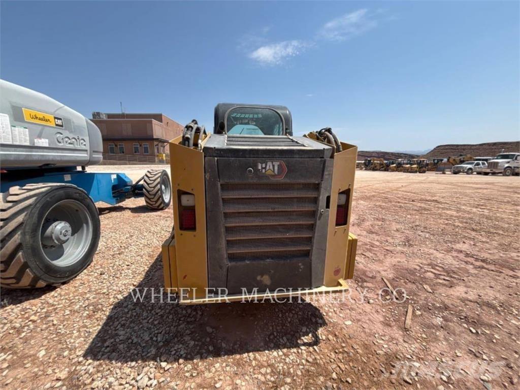 CAT 246D3 C3H2 لوادر انزلاقية التوجيه