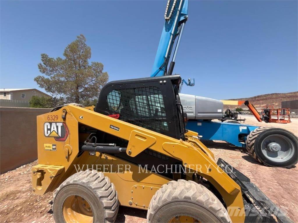 CAT 246D3 C3H2 لوادر انزلاقية التوجيه