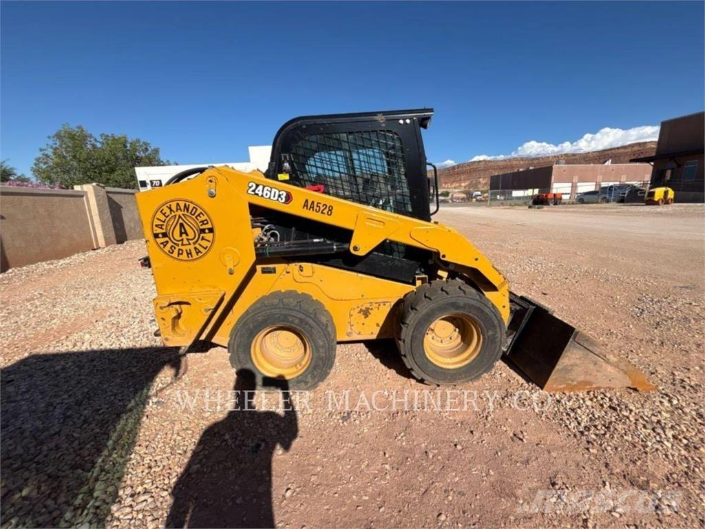 CAT 246D3 C3H2 لوادر انزلاقية التوجيه