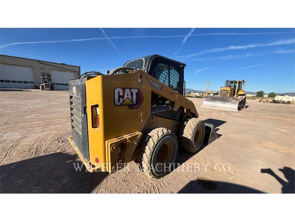 CAT 246D3 C3H2 لوادر انزلاقية التوجيه