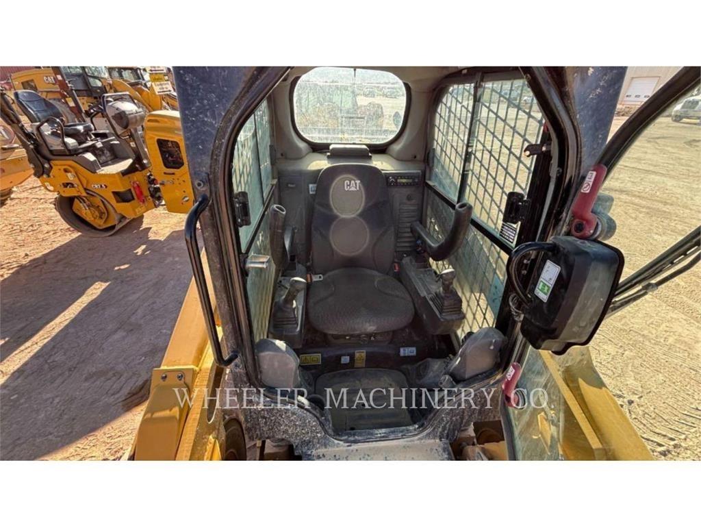 CAT 246D3 C3H2 لوادر انزلاقية التوجيه