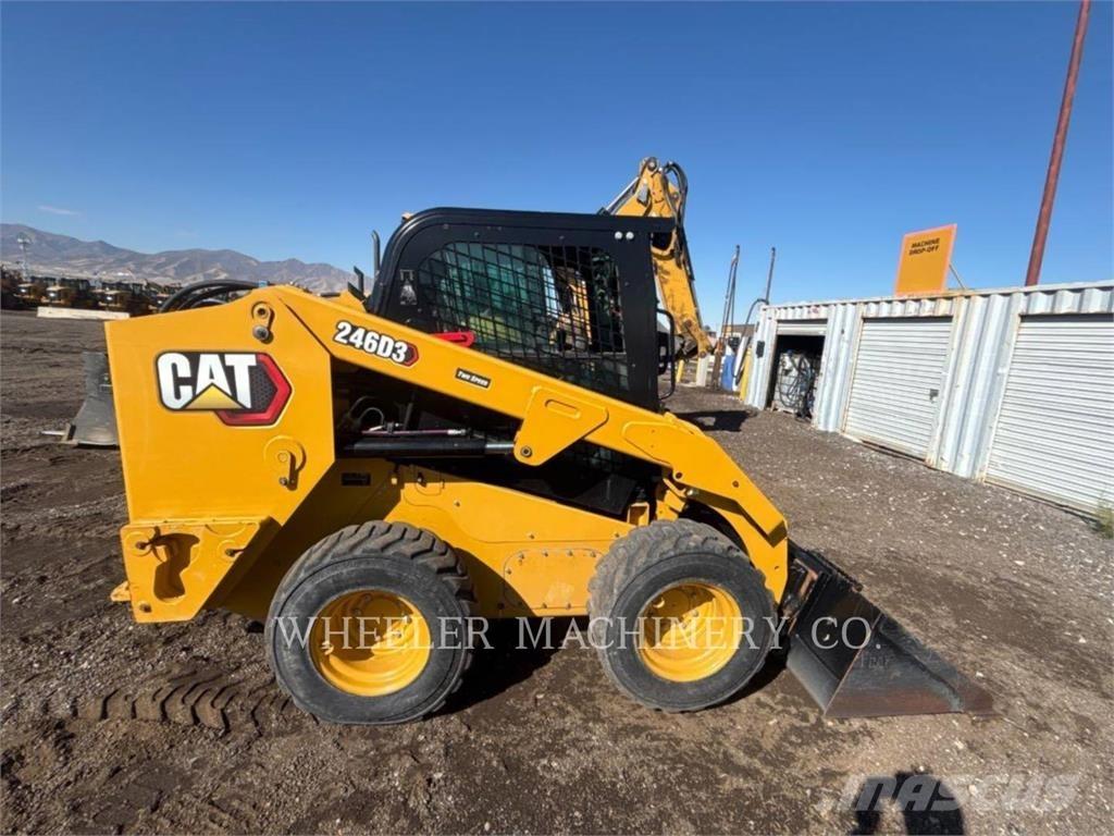 CAT 246D3 C3H2 لوادر انزلاقية التوجيه