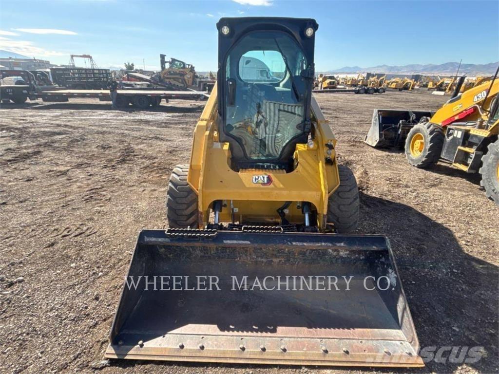 CAT 246D3 C3H2 لوادر انزلاقية التوجيه