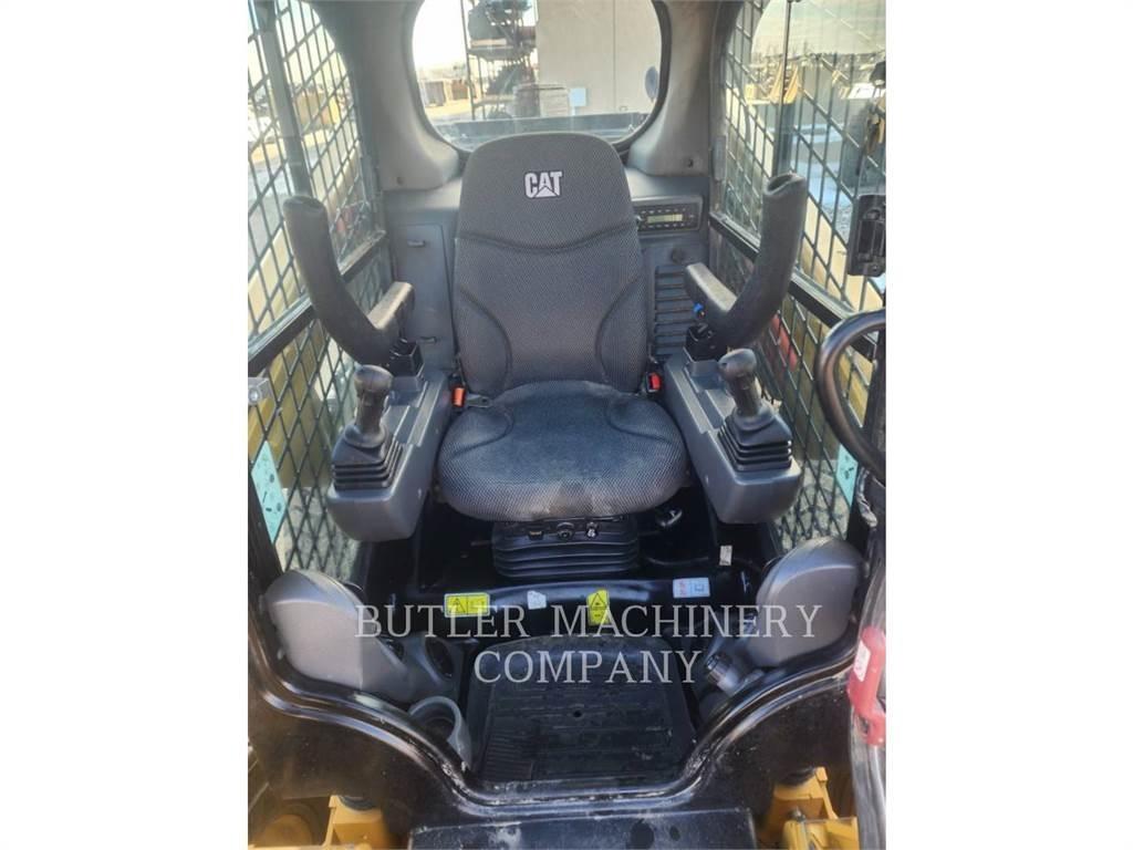 CAT 246D3 C3H3 لوادر انزلاقية التوجيه