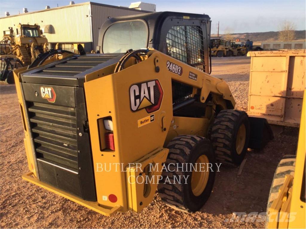 CAT 246D3 C3H3 لوادر انزلاقية التوجيه