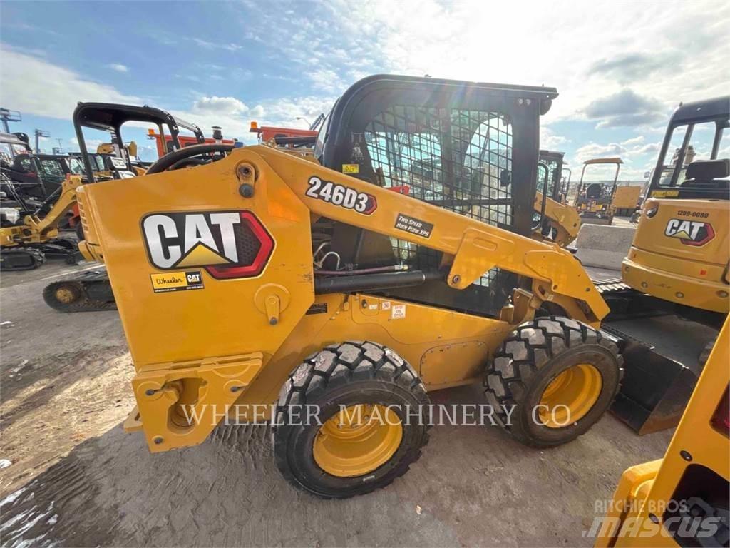 CAT 246D3 C3HF لوادر انزلاقية التوجيه