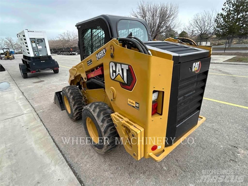 CAT 246D3 C3HF لوادر انزلاقية التوجيه