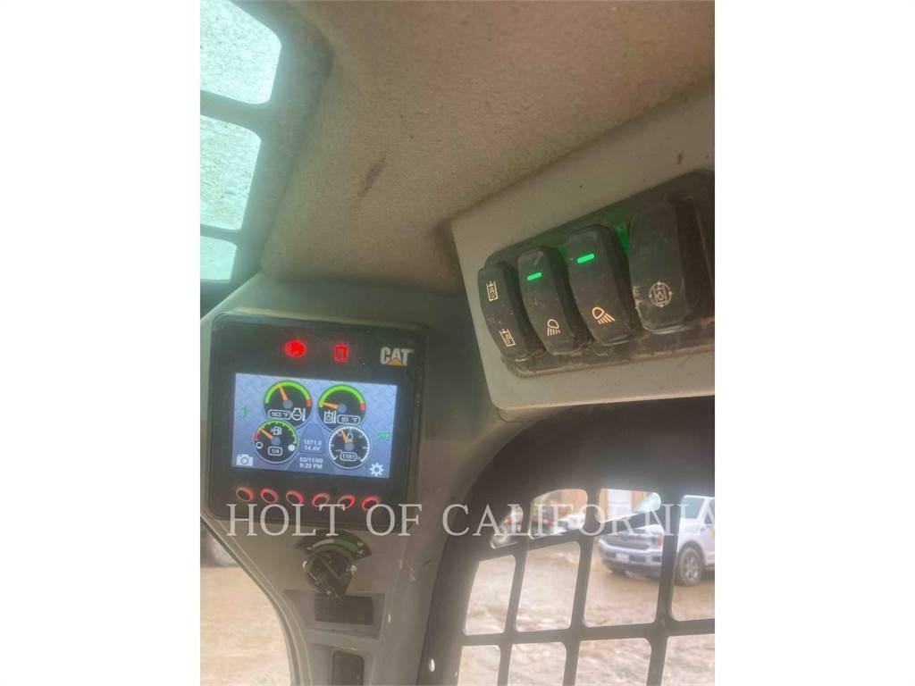 CAT 246D3 HF لوادر انزلاقية التوجيه