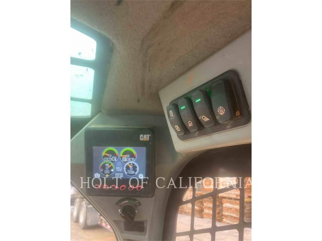 CAT 246D3 HF لوادر انزلاقية التوجيه