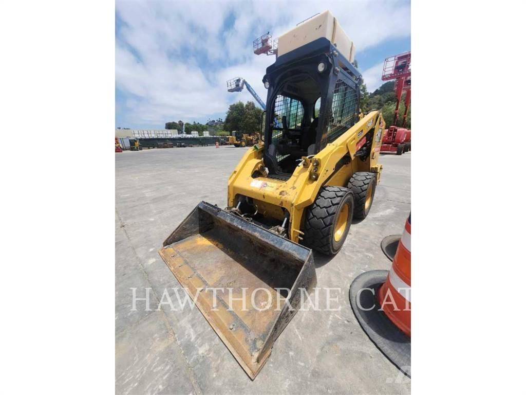 CAT 246D3H2O لوادر انزلاقية التوجيه
