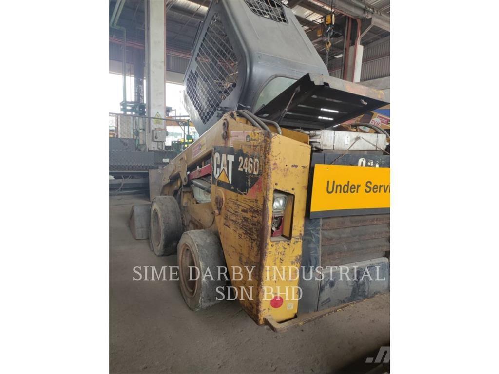 CAT 246DLRC لوادر انزلاقية التوجيه