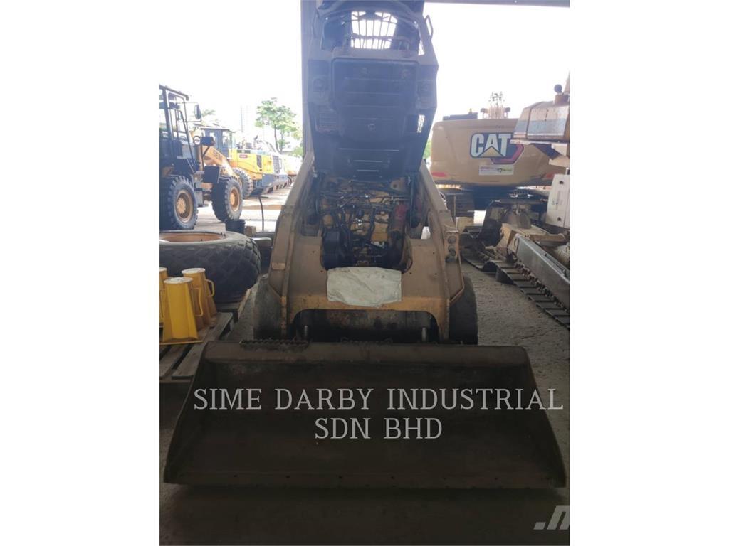 CAT 246DLRC لوادر انزلاقية التوجيه