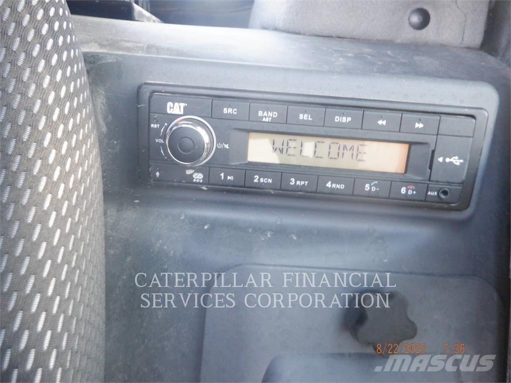 CAT 249D3 لوادر زحافة