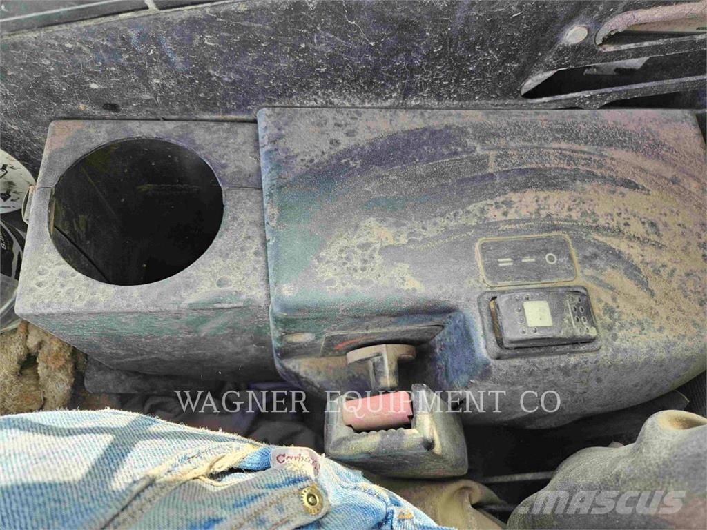 CAT 252 لوادر انزلاقية التوجيه