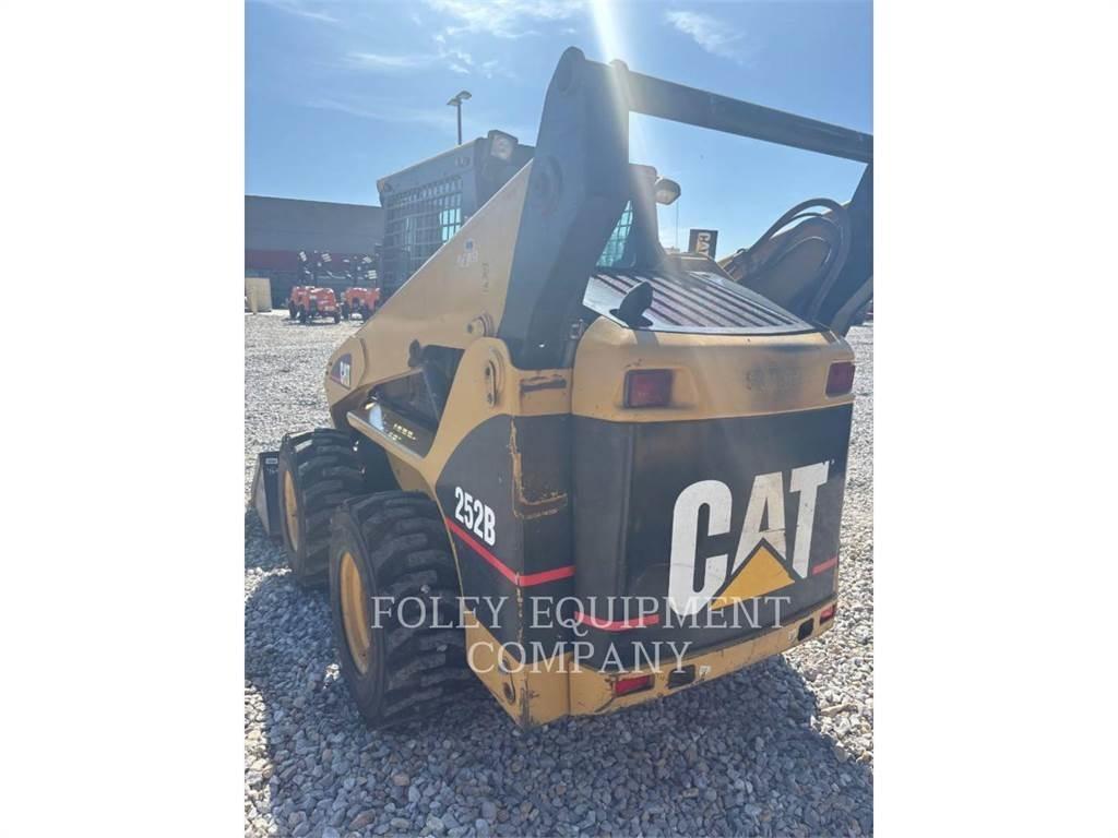 CAT 252BSTD2C لوادر انزلاقية التوجيه